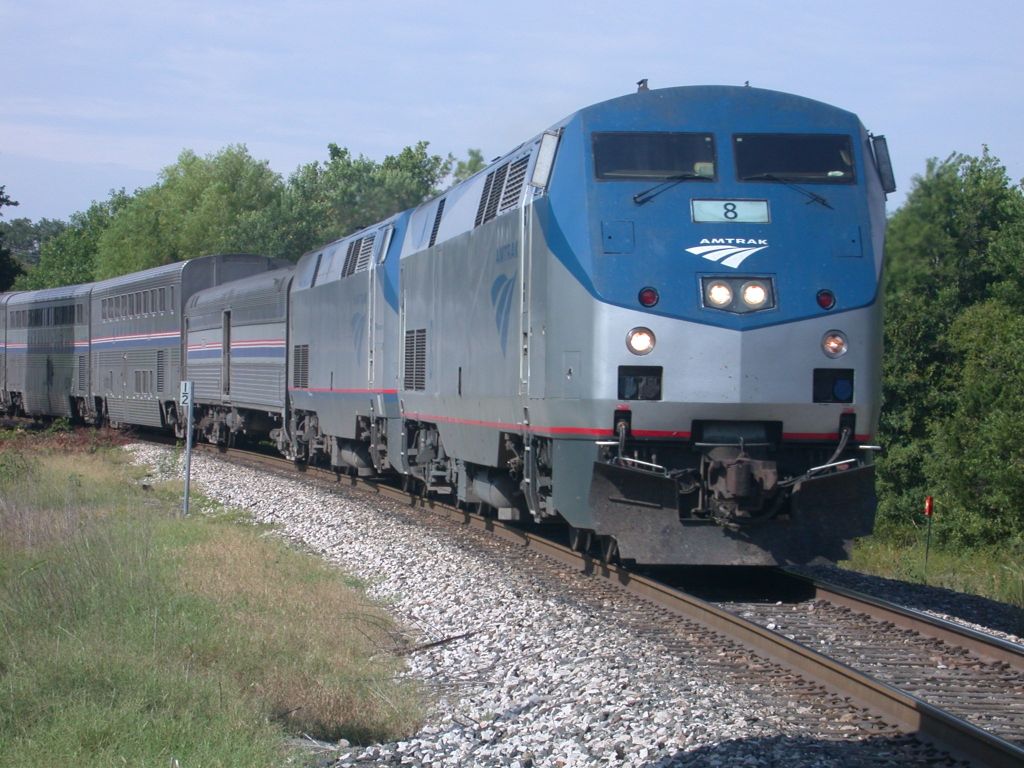 AMTK 8  1Sep2004  NB Train 22 (Texas Eagle) approaching the Oltorf grade crossing